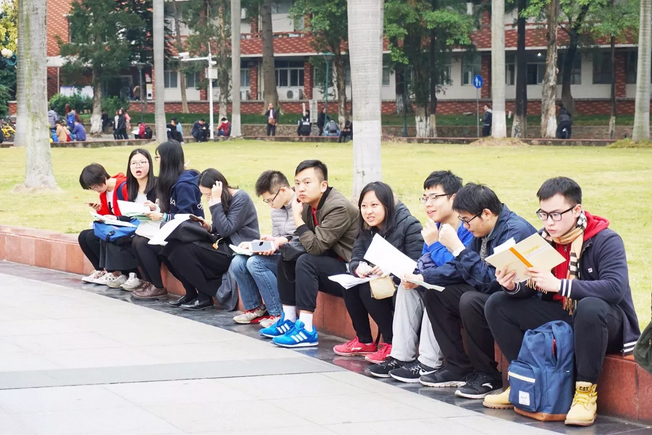 【2018管理类联考号声打响！】雄松华章助考队为考研学子霸气加油！