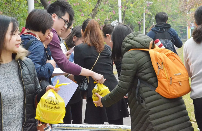 【2018管理类联考号声打响！】雄松华章助考队为考研学子霸气加油！