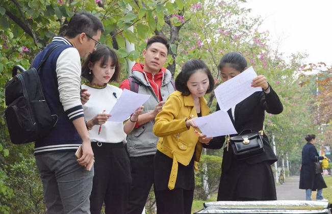 【2018管理类联考号声打响！】雄松华章助考队为考研学子霸气加油！