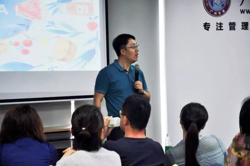 新!大咖商学院来了,华章择校解析会满座,快来接收干货! 新!大咖商学院来了,华章择校解析会满座,快来接收干货!