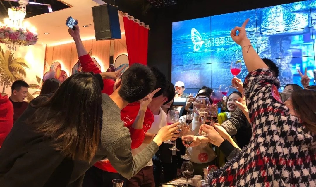 雄松华章“友情岁月,无聚不欢”2019届狂欢派对 雄松华章“友情岁月,无聚不欢”2019届狂欢派对